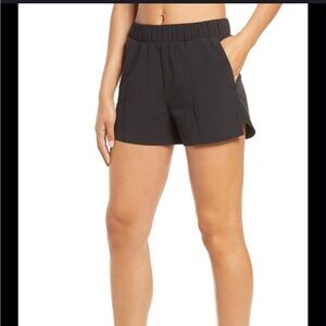 Zella getaway shorts size medium in black